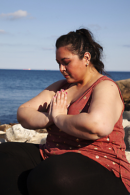포토 JPG 해외이미지 1 웰빙 종교 선 바다 포즈 신체 요가 자연 휴가 휴식 건강 관리 한명 앉기 야외 물 운동 햇빛 반사 평화 침묵 매트 기도 하트 센터 고독 집중 연습 명상 치수 위치 암초 배려 진짜 해외포토 자연요소 모양 감정 컨셉 모션 사람 태양 소리 생태계 파일형식 이미지허브