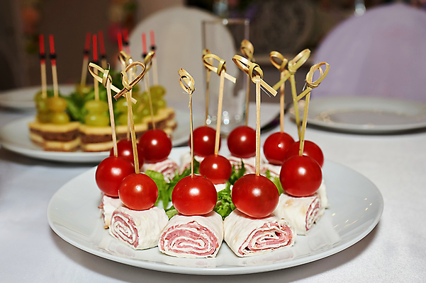 포토 JPG 해외이미지 접시 줄 음식 토마토 탁자 휴가 건강 육류 사람없음 장식 파티 식당 식사 저녁식사 흰색 맛 카나페 서비스 햄 점심식사 뷔페 해외포토 식기 컬러 가구 컨셉 채소 식재료 서양음식 이벤트 상점 파일형식 이미지허브