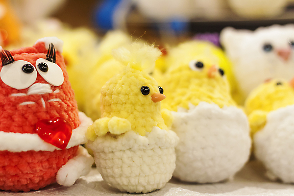 포토 JPG 해외이미지 한마리 실내 병아리 사람없음 아웃포커스 뜨개질 털실 계란껍데기 동물인형 손뜨개 해외포토 1 인형 조류 촬영기법 취미 내부 계란 실 파일형식 이미지허브