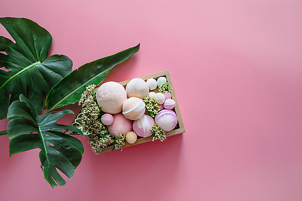 포토 JPG 해외이미지 꽃 분홍색 사람없음 하이앵글 원형 오브젝트 스파용품 바디케어 열대잎 입욕제 해외포토 도형 식물 뷰포인트 컬러 잎 스파 파일형식 이미지허브