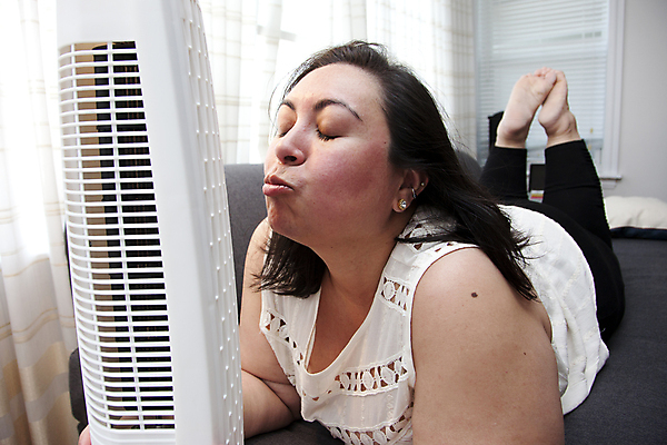 포토 JPG 해외이미지 행복 무기 신체 모션 포옹 바람 날씨 키스 주택 사랑 한명 기계 흰색 잡기 뜨거움 열 부채 6월 땀 온도 유지 8월 7월 린스 사방 어려움 타격 해외포토 자연요소 1 감정 컬러 안기 사람 건물 날짜 애정표현 파일형식 이미지허브