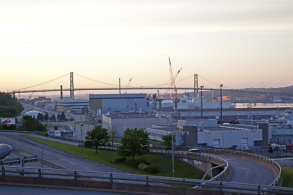 포토 JPG 해외이미지 산업 거리 사람없음 건물 여름 항구 황혼 고가도로 컨테이너 조선소 기중기 해군 대서양 7월 해외포토 건축물 계절 바다 교통시설 군대 일몰 고속도로 날짜 중장비 파일형식 이미지허브