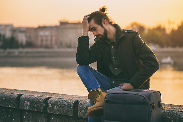 포토 JPG 해외이미지 라이프스타일 남자 여행 비즈니스 휴가 수염 한명 앉기 성인 야외 강 도시풍경 햇빛 여행객 여행가방 일몰 탐험 슬픔 짐 분노 짜증 도시 작업 비즈니스맨 좌절 전문직 강가 방향 명상 검색 고민 출장 경영자 시티라이프 승객 문제 실수 불만 혼란 해외포토 직업 1 감정 컨셉 가방 모션 사람 풍경 생활 태양 노을 직장인 리더 파일형식 이미지허브