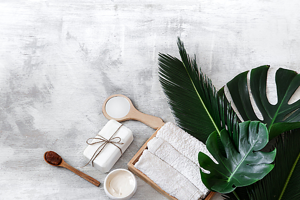 포토 JPG 해외이미지 사람없음 하이앵글 수건 흰색 크림 오브젝트 스파용품 야자수잎 나무숟가락 바디케어 수제비누 열대잎 해외포토 뷰포인트 컬러 잎 위생용품 숟가락 스파 비누 파일형식 이미지허브