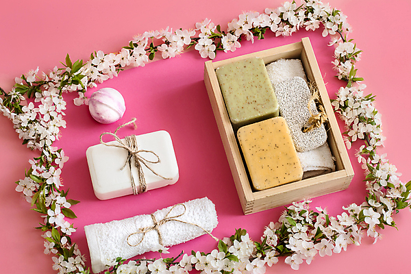 포토 JPG 해외이미지 꽃 프레임 사람없음 하이앵글 수건 사각형 원형 오브젝트 스파용품 바디케어 수제비누 입욕제 해외포토 도형 식물 뷰포인트 위생용품 스파 비누 파일형식 이미지허브