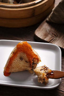 포토 JPG 해외이미지 전통 라이프스타일 접시 손 디자인 행복 아시아 문화 음식 백그라운드 컨셉 젓가락 고추 탁자 밥 휴가 요리 동양인 이벤트 사람없음 목재 축제 식사 중국 용 축하 신선 오픈 뜨거움 보트 맛 대만 먹기 대나무 기선 어려움 해외포토 나무 식기 감정 나라 가구 배_교통 채소 재료 모션 수저 인종 생활 신체부위 파일형식 이미지허브