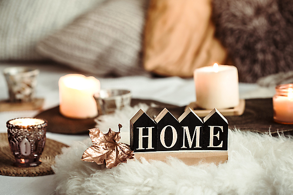 포토 JPG 해외이미지 영어 쿠션 낙엽 겨울 초 실내 사람없음 아웃포커스 단어 오브젝트 감성 집모양 해외포토 모양 문자 계절 컨셉 잎 촬영기법 내부 파일형식 이미지허브