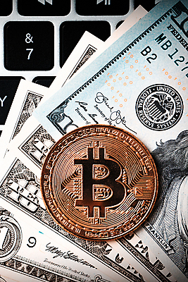 포토 JPG 해외이미지 지폐 실내 사람없음 금융 달러 키보드 외화 가상화폐 해외포토 돈 내부 경제 파일형식 이미지허브