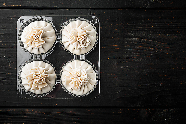 포토 JPG 해외이미지 실내 사람없음 하이앵글 만두 나무탁자 플라스틱통 카피스페이스 해외포토 음식 뷰포인트 탁자 통 내부 공백 플라스틱 파일형식 이미지허브