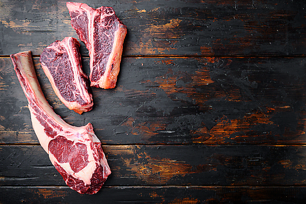 포토 JPG 해외이미지 백그라운드 뼈 건조 육류 스테이크 비프스테이크 사람없음 목재 어둠 공백 소고기 자르기 들소 날것 대리석 갈비뼈 생식 송아지고기 카피스페이스 강화비석군 해외포토 나무 식재료 재료 모션 서양음식 소 비석 강화도 파일형식 이미지허브