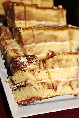 포토 JPG 해외이미지 접시 기념일 음식 조각 결혼 백그라운드 디저트 쟁반 사람없음 갈색 노란색 케이크 초콜릿 블록 빵집 흰색 축하 신선 바 생일 센터 달콤 맛 자르기 가득함 크림 질감 슬라이스 대리석 서빙 부드러움 파운드 버터 바닐라 접수 페스츄리 핸드메이드 해외포토 식기 빵 컬러 컨셉 돈 재료 모션 이벤트 상점 감각 파일형식 이미지허브