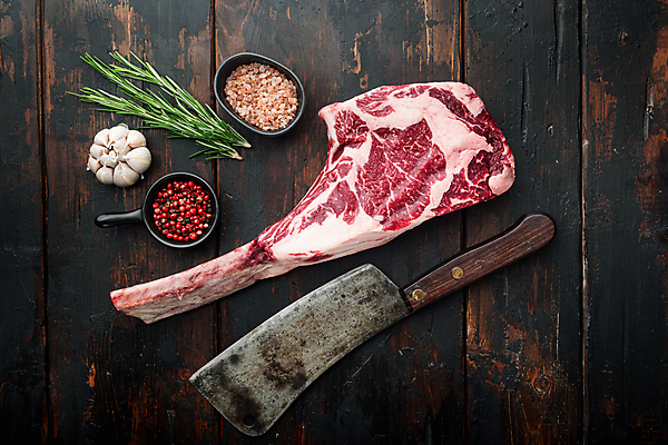 포토 JPG 해외이미지 채소 뼈 생고기 스테이크 사람없음 하이앵글 칼 식칼 로즈메리 통후추 특수부위 핑크솔트 토마호크 해외포토 뷰포인트 주방용품 서양음식 육류 허브 소금 후추 부위 파일형식 이미지허브