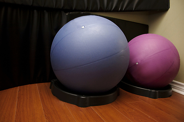 포토 JPG 해외이미지 모양 라이프스타일 분홍색 백그라운드 컨셉 2 요가 공 주택 건강 사람없음 파란색 컬러풀 운동 약 보라색 검은색 장비 매트 흰색 원형 모서리 닫기 은색 가득함 심볼 연습 오브젝트 체육관 싸움 고무 여의주 필라테스 해외포토 도형 웰빙 컬러 의학 모션 건물 생활 파일형식 이미지허브