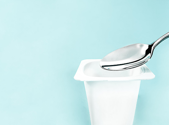 포토 JPG 해외이미지 하늘색 사람없음 숟가락 요거트 플라스틱통 해외포토 유제품 수저 통 파란색 플라스틱 파일형식 이미지허브