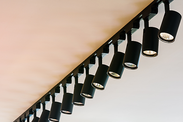 포토 JPG 해외이미지 디자인 산업 백그라운드 전구 불꽃 주택 실내 따뜻함 매달리기 미술 사람없음 내부 장식 빛 금속 검은색 방 수확 흰색 등불 램프 점 원형 클래식 고급 우아함 야간 오브젝트 천장 샹들리에 스포트라이트 야광 스타일 해외포토 자연요소 도형 컬러 컨셉 농업 모션 재질 불 문화예술 조명 건물 파일형식 이미지허브