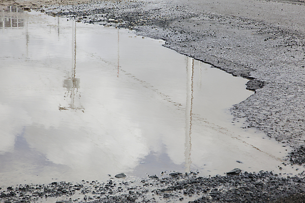 포토 JPG 해외이미지 도로 자동차 거리 사람없음 야외 물 반사 검은색 봄 회색 도시 구멍 틈 기다림 위험 아스팔트 홍수 사건 타이어 웅덩이 먼지 암초 진흙 고정 봉 깊이 깨짐 해외포토 자연요소 계절 길 육상교통 컬러 컨셉 교통시설 모션 자연재해 파일형식 이미지허브