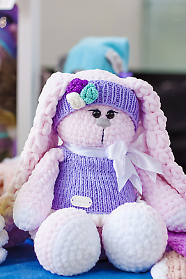 포토 JPG 해외이미지 리본 실내 사람없음 아웃포커스 뜨개질 털실 토끼인형 손뜨개 인형가게 해외포토 인형 촬영기법 취미 내부 상점 토끼 실 파일형식 이미지허브