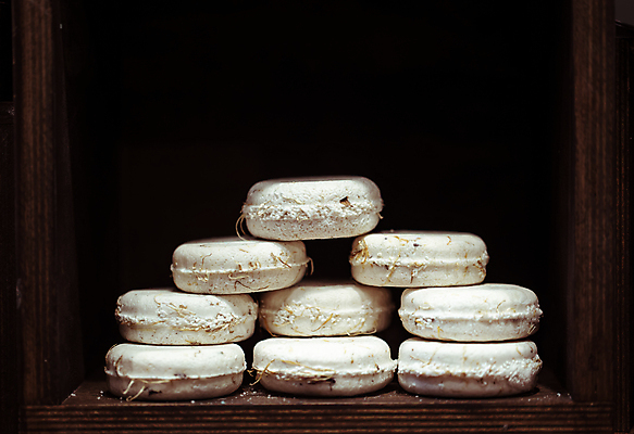 포토 JPG 해외이미지 사람없음 오브젝트 스파용품 나무판자 바디케어 수제비누 해외포토 목재 스파 비누 파일형식 이미지허브