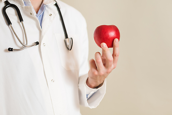 포토 JPG 해외이미지 스튜디오촬영 직업 남자 유니폼 다이어트 과일 청진기 실내 건강 병원 한명 성인 신체부위 빨간색 약 건강관리 활발 시험 의사 신선 잡기 실험복 작업 보호 사과 구조원 주기 상쾌 보여주기 건강식 구조대 바디케어 제어 조언 카피스페이스 해외포토 1 옷 교육 감정 음식 컬러 컨셉 의학 의료기기 모션 관리 사람 내부 공백 의료진 가운 구출 파일형식 이미지허브