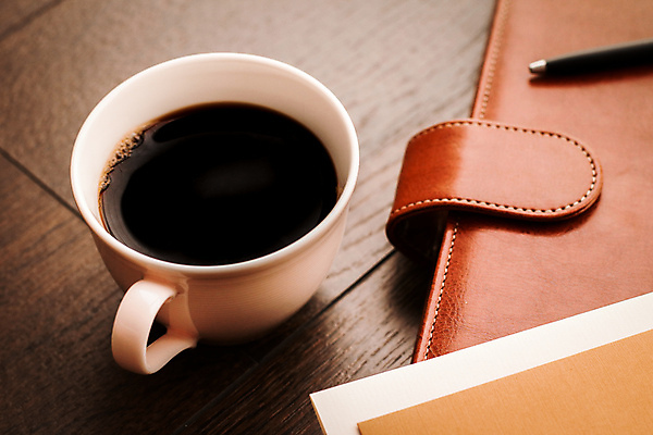 포토 JPG 해외이미지 백그라운드 사람없음 사무실 펜 공책 클래식 커피잔 가죽 해외포토 커피 컨셉 비즈니스 문구용품 잔 필기구 파일형식 이미지허브