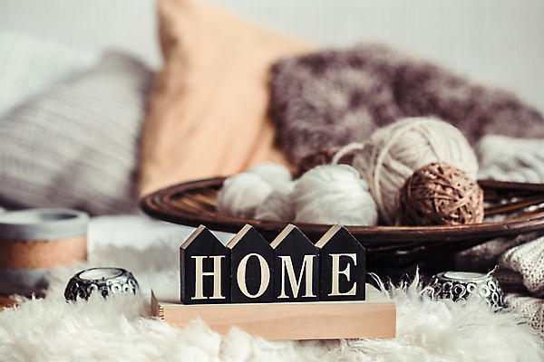 포토 JPG 해외이미지 영어 쿠션 겨울 초 실내 사람없음 아웃포커스 단어 바구니 털실 오브젝트 감성 실뭉치 집모양 해외포토 모양 문자 계절 컨셉 촬영기법 내부 실 파일형식 이미지허브