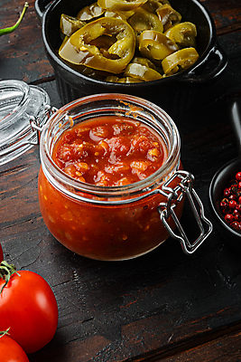 포토 JPG 해외이미지 전통 음식 토마토 채소 유리 고추 요리 사람없음 빨간색 뜨거움 항아리 조미료 사발 맛 유기농 매움 레시피 성분 살사소스 할라피뇨 핸드메이드 해외포토 웰빙 컬러 컨셉 재질 도자기 사기그릇 소스_음식 향미료 파일형식 이미지허브