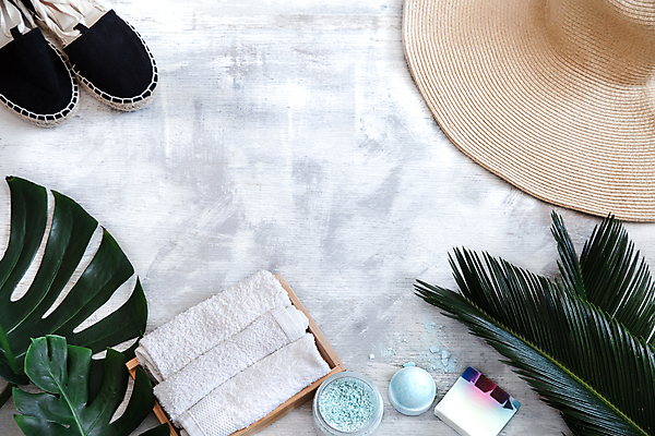 포토 JPG 해외이미지 사람없음 하이앵글 수건 원형 쪼리 오브젝트 스파용품 야자수잎 바디케어 열대잎 입욕제 입욕소금 해외포토 도형 뷰포인트 잎 위생용품 스파 미용용품 샌들 소금 파일형식 이미지허브