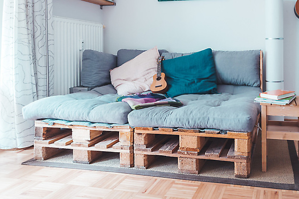 포토 JPG 해외이미지 디자인 가구 컨셉 거실 베개 실내 사람없음 내부 목재 장식 빛 소파 유행 방 추위 팔레트 심플 옛날 스타일 힙스터 미니멀리스트 안락 해외포토 나무 패션 생활용품 의자 재료 침구 파일형식 이미지허브