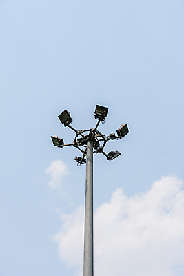 포토 JPG 해외이미지 스포츠 백그라운드 전구 하늘 거리 서기 사람없음 야외 장식 세로 파란색 빛 탑 금속 힘 경기장 장비 에너지 무대 흰색 등불 램프 큼 오브젝트 봉 스포트라이트 빛망울 반사경 옛날 철강 해외포토 건축물 컬러 스포츠시설 모션 재질 조명 크기 파일형식 이미지허브