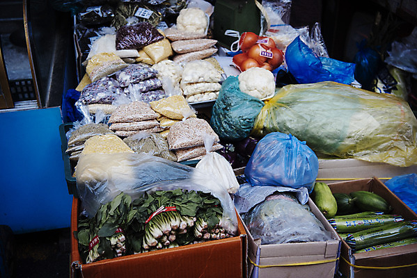 포토 JPG 주간 채소 한국 사람없음 야외 상자 여러개 시장 남대문시장 전통시장 채소가게 국내포토 자연요소 전통 아시아 다수 상점 파일형식