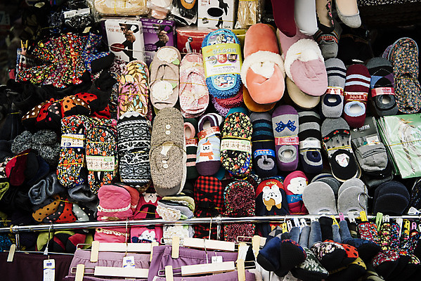 포토 JPG 주간 잡화 한국 사람없음 야외 세트 시장 묶기 남대문시장 덧신 여러켤레 전통시장 국내포토 자연요소 전통 아시아 다수 신발 모션 파일형식