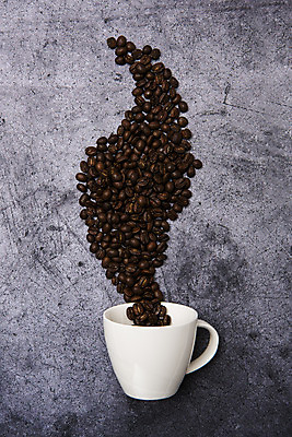 포토 JPG 스튜디오촬영 모양 커피 회색배경 실내 누끼 사람없음 하이앵글 카페 원두 연기 커피잔 오브젝트 플랫레이 국내포토 음료 뷰포인트 백그라운드 잔 내부 상점 회색 플랫 파일형식