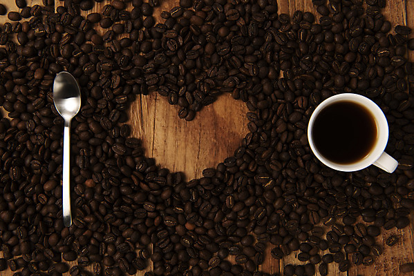 포토 JPG 스튜디오촬영 커피 실내 사랑 사람없음 하이앵글 숟가락 카페 원두 하트 커피잔 오브젝트 아메리카노 플랫레이 나무배경 국내포토 모양 감정 음료 뷰포인트 백그라운드 잔 수저 내부 상점 플랫 파일형식