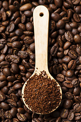 포토 JPG 스튜디오촬영 커피 실내 사람없음 하이앵글 카페 원두 오브젝트 나무스푼 커피가루 플랫레이 국내포토 음료 뷰포인트 내부 상점 플랫 가루 나무숟가락 파일형식
