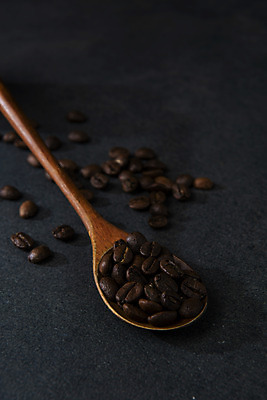 포토 JPG 스튜디오촬영 커피 회색배경 실내 사람없음 하이앵글 카페 원두 오브젝트 나무스푼 플랫레이 국내포토 음료 뷰포인트 백그라운드 내부 상점 회색 플랫 나무숟가락 파일형식