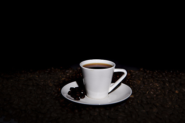 포토 JPG 스튜디오촬영 커피 검은배경 실내 사람없음 하이앵글 카페 원두 커피잔 오브젝트 아메리카노 국내포토 음료 뷰포인트 백그라운드 잔 내부 상점 검은색 파일형식