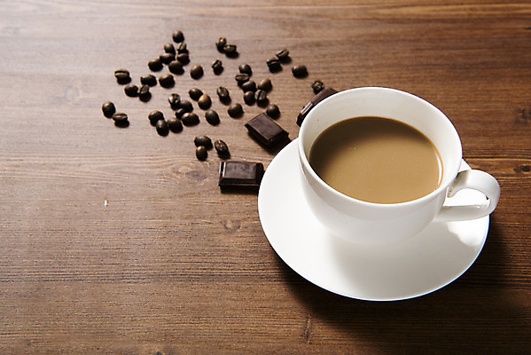 포토 JPG 스튜디오촬영 커피 실내 사람없음 하이앵글 초콜릿 카페 원두 커피잔 오브젝트 나무배경 국내포토 음료 뷰포인트 백그라운드 디저트 잔 내부 상점 파일형식