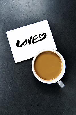 포토 JPG 스튜디오촬영 커피 캘리그라피 회색배경 실내 사랑 사람없음 하이앵글 카페 하트 커피잔 오브젝트 플랫레이 국내포토 모양 감정 음료 뷰포인트 백그라운드 잔 내부 상점 회색 플랫 파일형식