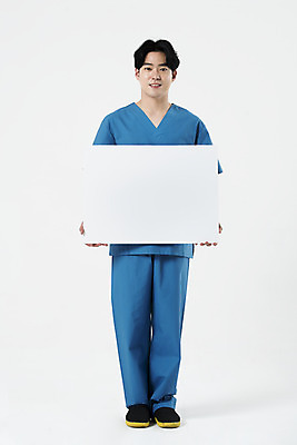 포토 JPG 스튜디오촬영 전신 직업 배너 남자 사각프레임 실내 한명 서기 들기 누끼 20대 성인 앞모습 파란색 한국인 간호사 흰배경 간호복 성인남자한명만 국내포토 1 뷰포인트 컬러 백그라운드 유니폼 모션 프레임 사람 동양인 청년 내부 사각형 의료진 흰색 남자한명만 성인남자만 파일형식