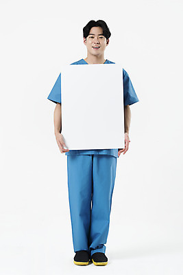 포토 JPG 스튜디오촬영 전신 직업 배너 남자 사각프레임 실내 한명 서기 들기 누끼 20대 성인 앞모습 파란색 한국인 간호사 흰배경 간호복 성인남자한명만 국내포토 1 뷰포인트 컬러 백그라운드 유니폼 모션 프레임 사람 동양인 청년 내부 사각형 의료진 흰색 남자한명만 성인남자만 파일형식