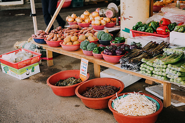 포토 JPG 주간 채소 호박 양파 피망 오이 파프리카 한국 사람없음 야외 시장 브로콜리 고구마 재래시장 고사리 우거지 전통시장 채소가게 지동시장 수원시장 국내포토 자연요소 전통 아시아 뿌리채소 상점 수원 파일형식