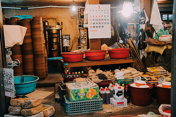 포토 JPG 주간 곡류 한국 사람없음 야외 시장 기름 재래시장 방아 메주 방앗간 전통시장 참기름 지동시장 수원시장 국내포토 자연요소 전통 아시아 음식 기름_음식 수원 파일형식