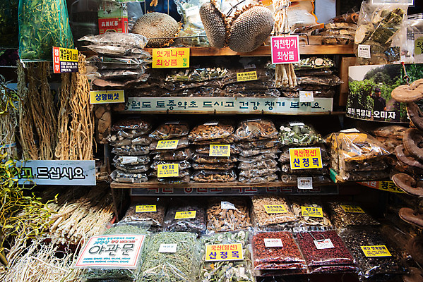 포토 JPG 주간 한국 사람없음 야외 약재 시장 약초 재래시장 상황버섯 오미자 전통시장 헛개나무 지동시장 수원시장 야관문 산청목 국내포토 자연요소 전통 아시아 약 버섯 한약재 풀_식물 수원 파일형식
