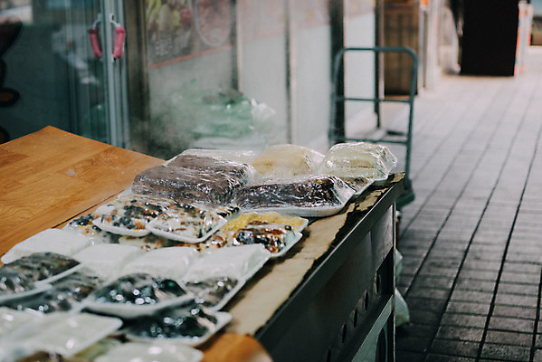 포토 JPG 주간 떡 한국 사람없음 야외 시장 재래시장 방앗간 떡집 전통시장 지동시장 수원시장 국내포토 자연요소 전통 아시아 수원 파일형식