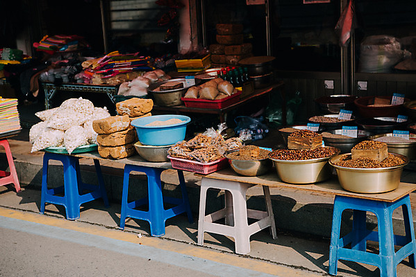 포토 JPG 주간 한국 사람없음 야외 된장 시장 재래시장 메주 가판대 뻥튀기 전통시장 지동시장 수원시장 국내포토 자연요소 전통 아시아 과자 양념 수원 파일형식