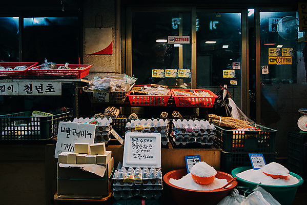 포토 JPG 주간 한국 사람없음 야외 계란 시장 소금 재래시장 가판대 빨래비누 전통시장 지동시장 수원시장 국내포토 자연요소 전통 아시아 알 비누 수원 파일형식