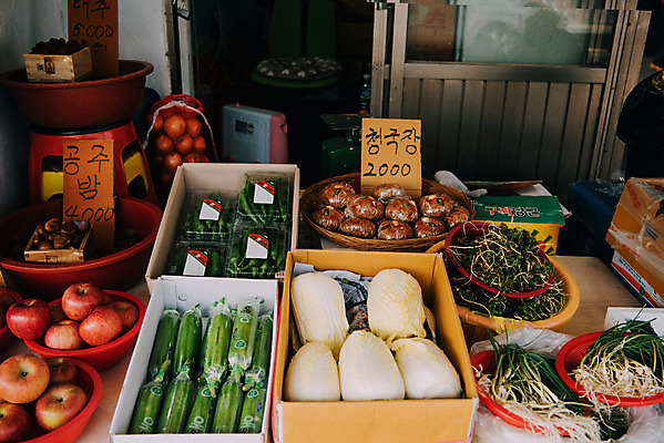 포토 JPG 주간 식재료 호박 사람없음 야외 바구니 시장 사과 밤 배추 재래시장 애호박 전통시장 청국장 지동시장 수원시장 국내포토 자연요소 전통 한식 채소 과일 견과류 찌개 수원 파일형식
