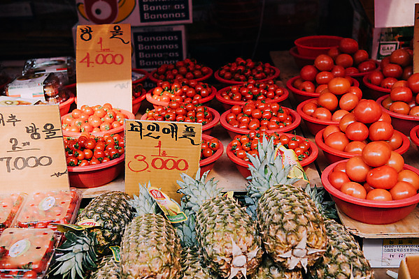 포토 JPG 주간 토마토 방울토마토 한국 감 사람없음 야외 시장 파인애플 재래시장 과일가게 가판대 전통시장 지동시장 수원시장 국내포토 자연요소 전통 아시아 채소 과일 상점 열대과일 수원 파일형식