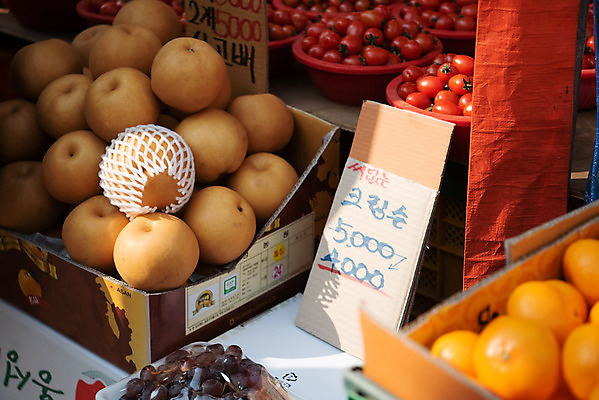 포토 JPG 주간 방울토마토 포도 귤 한국 사람없음 야외 배 시장 재래시장 과일가게 전통시장 지동시장 수원시장 제철과일 국내포토 자연요소 전통 아시아 토마토 과일 상점 수원 제철 파일형식