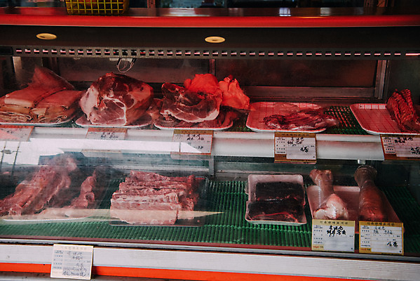 포토 JPG 주간 한국 육류 돼지고기 사람없음 야외 시장 재래시장 부위 전통시장 정육점 뒷다리살 지동시장 수원시장 국내포토 자연요소 전통 아시아 식재료 상점 수원 파일형식